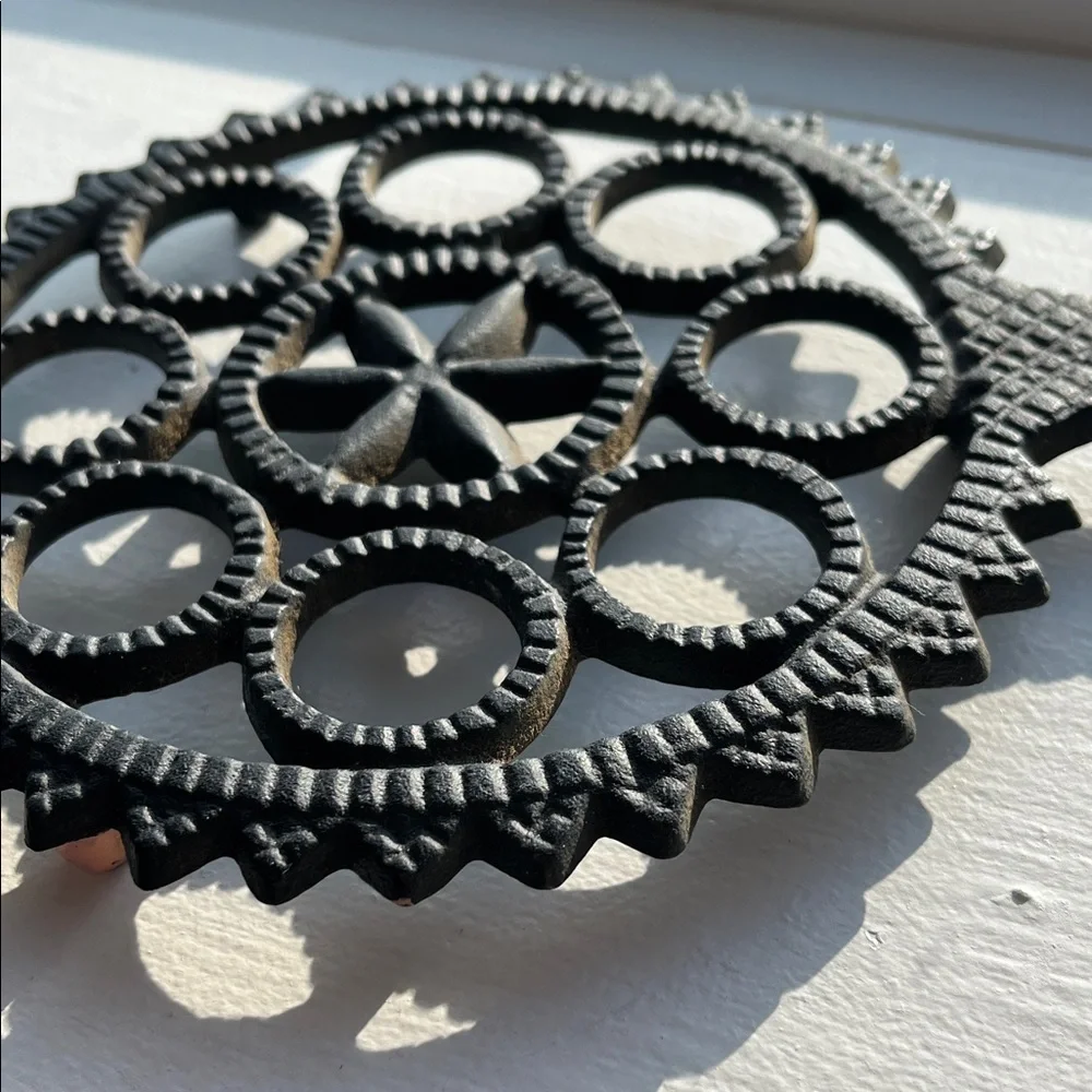 VINTAGE 1948 JZH trivet T-9 HEX Black Cast Iron Trivet
